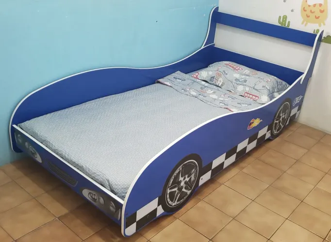 Cama infantil de MDF modelo carro.