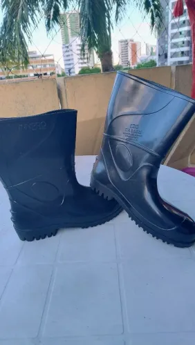 Bota galocha para chuva e São João!! cano médio para alto! Nova!!!!