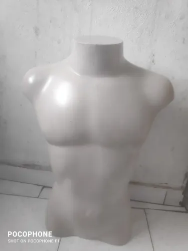 Manequim masculino peitoral