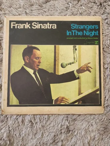 Disco LP Frank Sinatra - Strangers In The Night