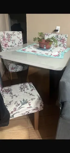 Mesa 4 cadeiras 