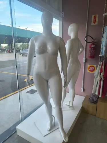 Torra torra 2 Manequim Plus Size e uma slim