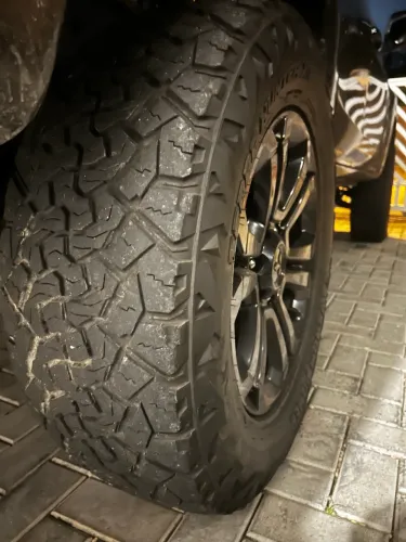 Vendo 4 Pneus Venom Power 265/65r18 usados