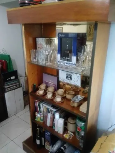 Barzinho c/revestimento Mogno - cristaleira/balcão/banquetas