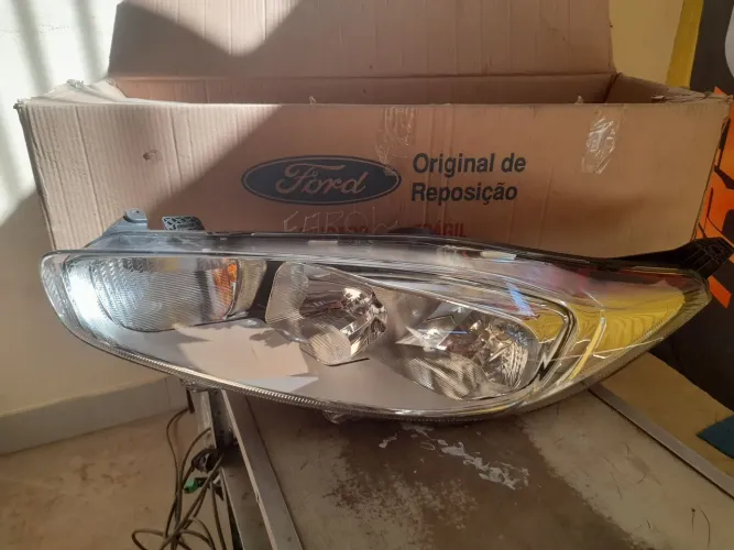 Farol New fiesta lado esquerdo original.