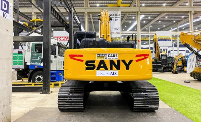 ESCAVADEIRA SANY 215