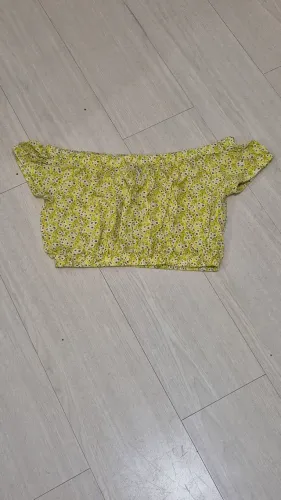 Blusa amarela estampada, cropped, ombro ciganinha Forever 21 . Tam. M