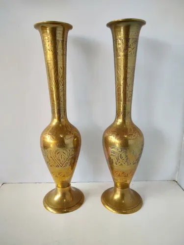 Par de vasos de bronze