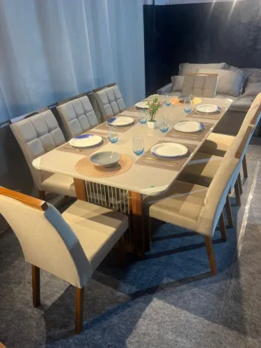 Mesa de Jantar Elegante com 8 Lugares