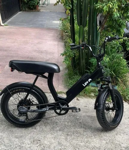Bicicleta elétrica Lev - Cruiser preta