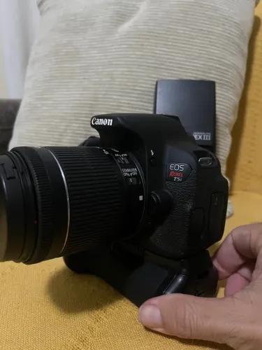 Canon EOS Rebel T5i com Lente 18-55mm