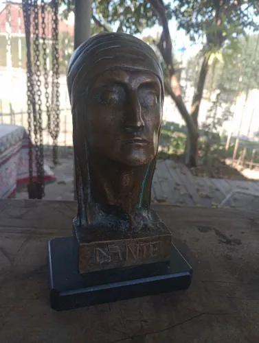 Estatua em bronze antiga...