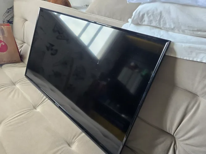 TV Panasonic 40? LED LCD - Modelo TC-40FS600B (Não é smart)
