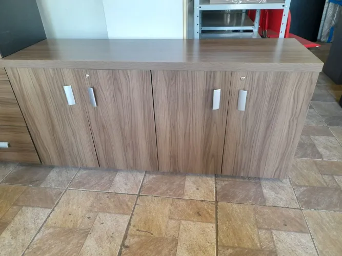 Armário baixo com 4 portas- Novo
