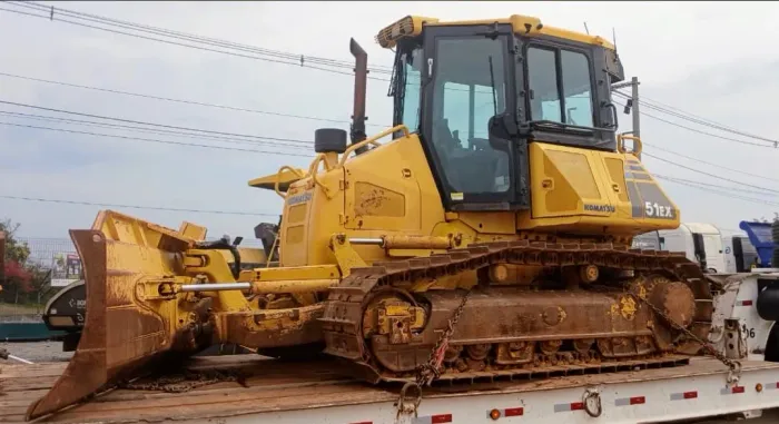 Trator de Esteira Komatsu D51EX ano 2012 com 10.900 horas, em SP