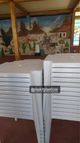Mesa de plástico > Nova e resistente 