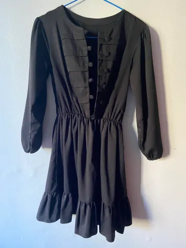 Vestido preto coquete