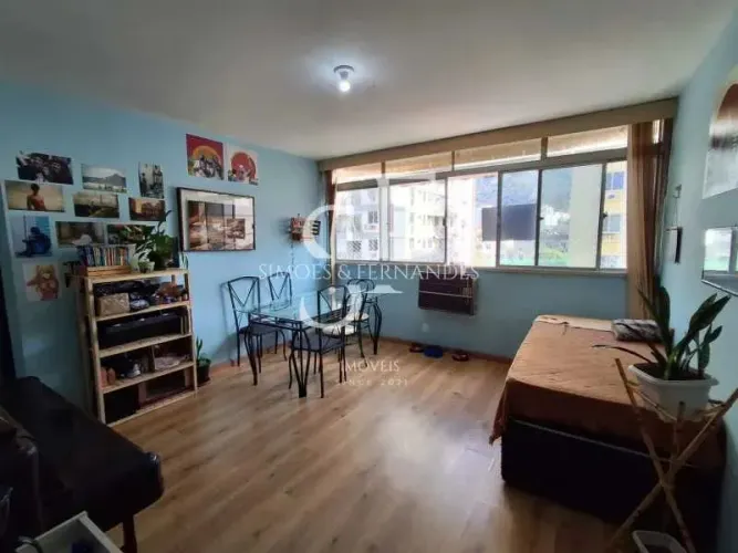 Tijuca - Rua Carlos de Vasconcelos - Apartamento 2 quartos, banheiro social e de serviço, 