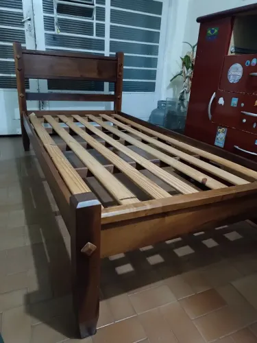 Cama de solteiro madeira maciça