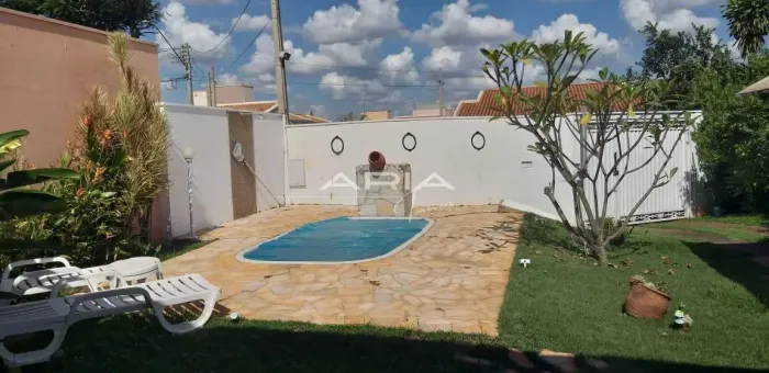 Casa à Venda no Condomínio Flamboyant