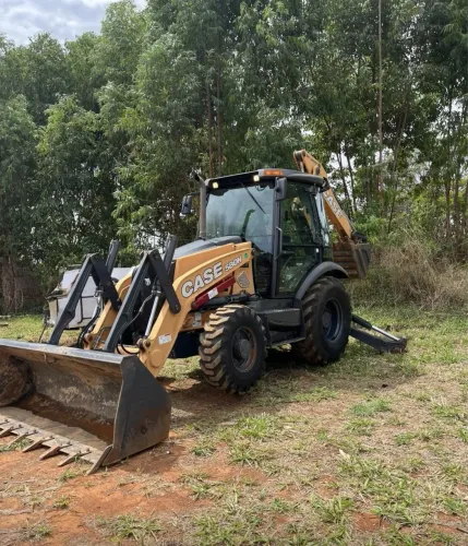 Retroescavadeira Case 580N ano 2019, 4x4, com ar condicionado em Brasília, DF)