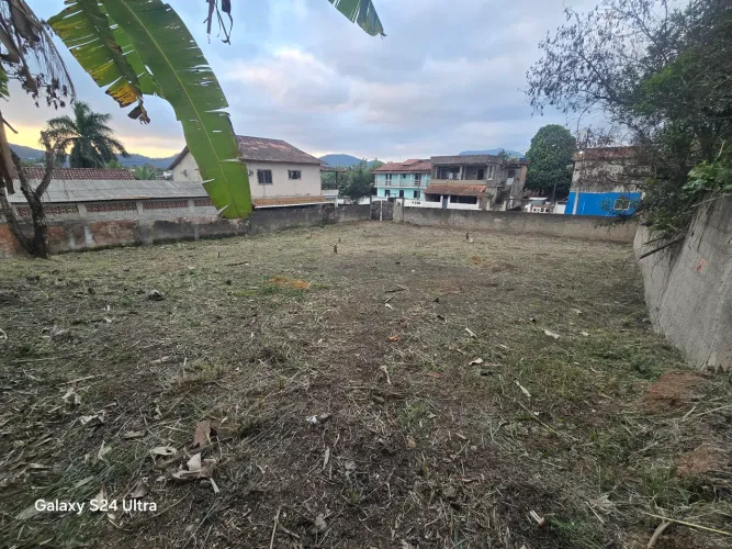 Terreno 720m² em Inoã (Bosque fundo). Vendo ou troco por carro do meu interesse.