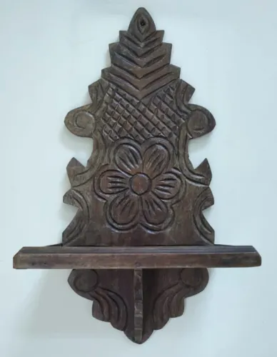 Oratório de Parede em Madeira (com marcas de uso)