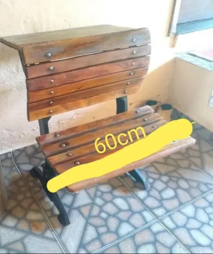 Bancos de madeiras reliquias