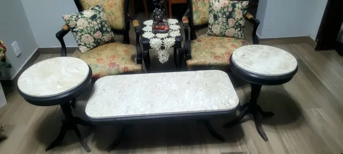 MESA CENTRO COM DUAS REDONDAS DE CANTO EM MADEIRA MACIÇA E MÁRMORE BAHIA