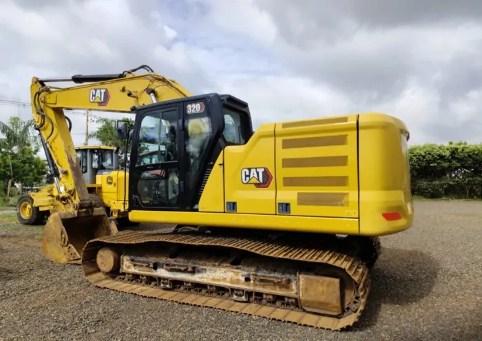 Escavadeira Caterpillar 320 ano 2022 com motor 6 cilindros e 5100 horas, em SP