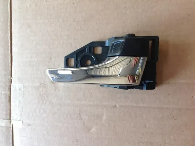 Maçaneta Interna Porta Rav4 2015