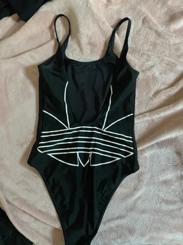 Body Adidas Novo decote costas P - M grande