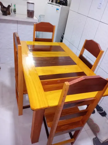 Mesa de Jantar em Madeira com 4 Cadeiras, a partir de 370 a 80 por 80