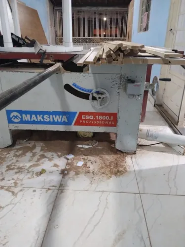 (Maquinário de marcenaria)