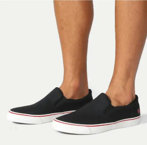 Tênis Preto Nº 42/43, bem bonito, confortável, macio de andar, design moderno. 