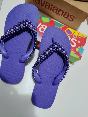 Chinelos Havaianas Roxo com Detalhes em Pérolas NOVO 