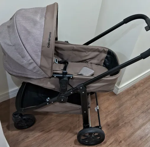 Carrinho com bebê conforto Galzerano 