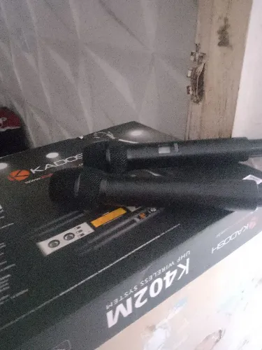 Cadeiras, púlpito, Ventiladores, microfone 