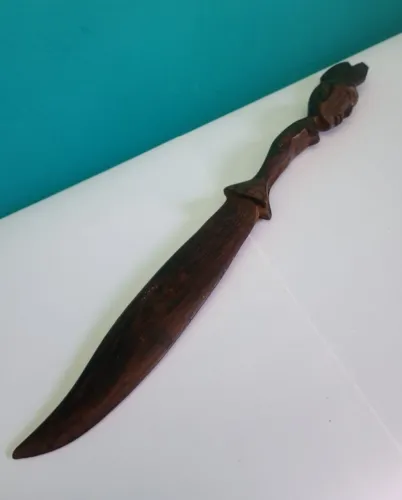 Antiga e belíssima faça decorativa em jacarandá - Mulher africana