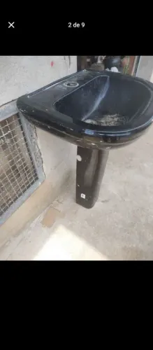 Lavatório preto com coluna usado grande