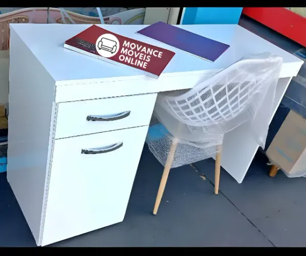 Escrivaninha Office com Porta e Gaveta Nova