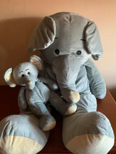 Pelúcia elefante gigante e pequeno 