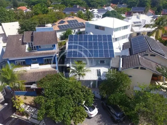 Casa 5 quartos no Jardim Clube da Barra , 238m² com placas solares, lazer completo, segura