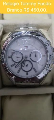 Relogio Tommy fundo Branco