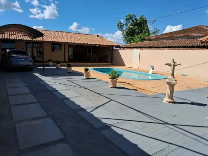 Chácara com Fácil Acesso, Poço Artesiano e Piscina ? Laranjal Paulista