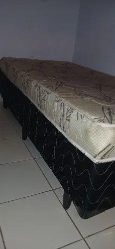 Cama de solteiro setor central