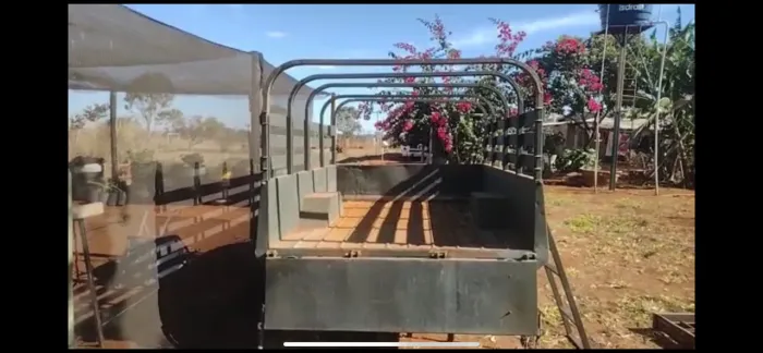 Único dono Carretinha Reboque militar 2 ton