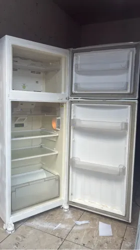 Vendo geladeira Frosfree 950 reais
