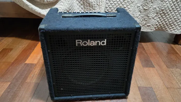 Roland KC 400