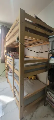 Cama TRELICHE com 3 colchões tudo bem CONSERVADO